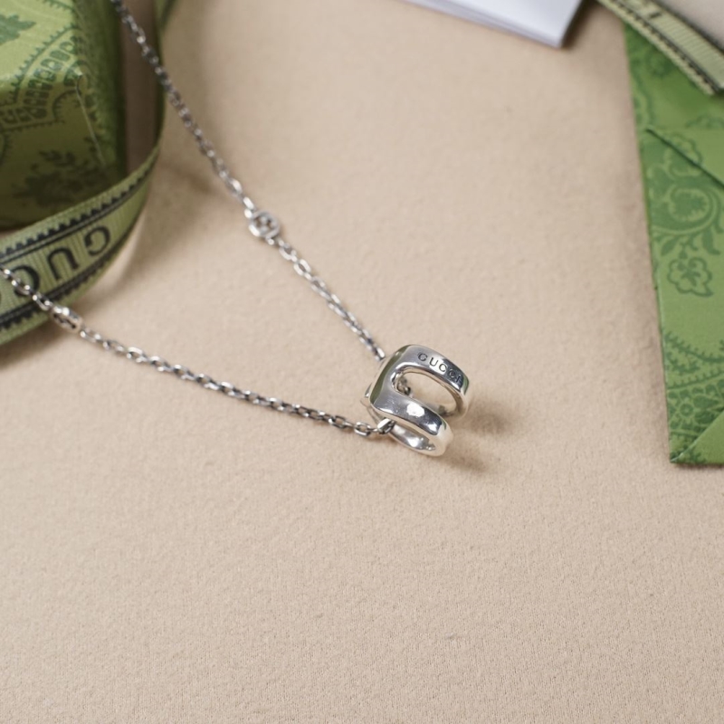 G*u*i necklaces
